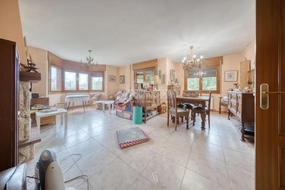Sala de estar de Casa o chalet en venta en Trigueros del Valle con Calefacción, Jardín privado y Piscina