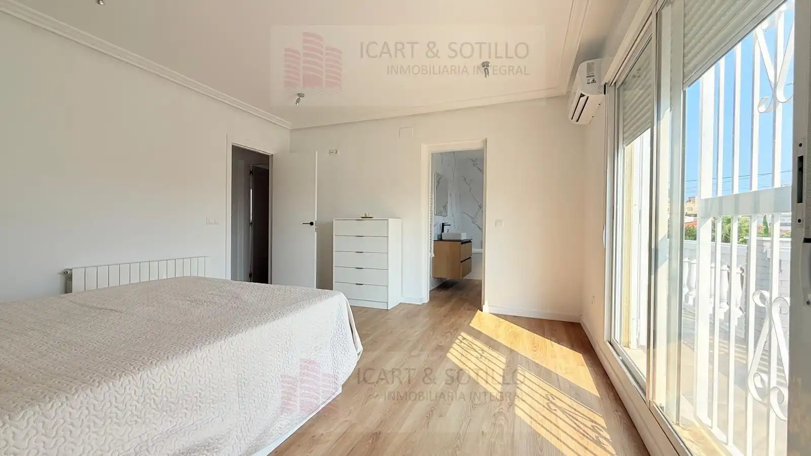 Bedroom of Houses for sale in Vinaròs  with Air Conditioner, Heating and Private garden