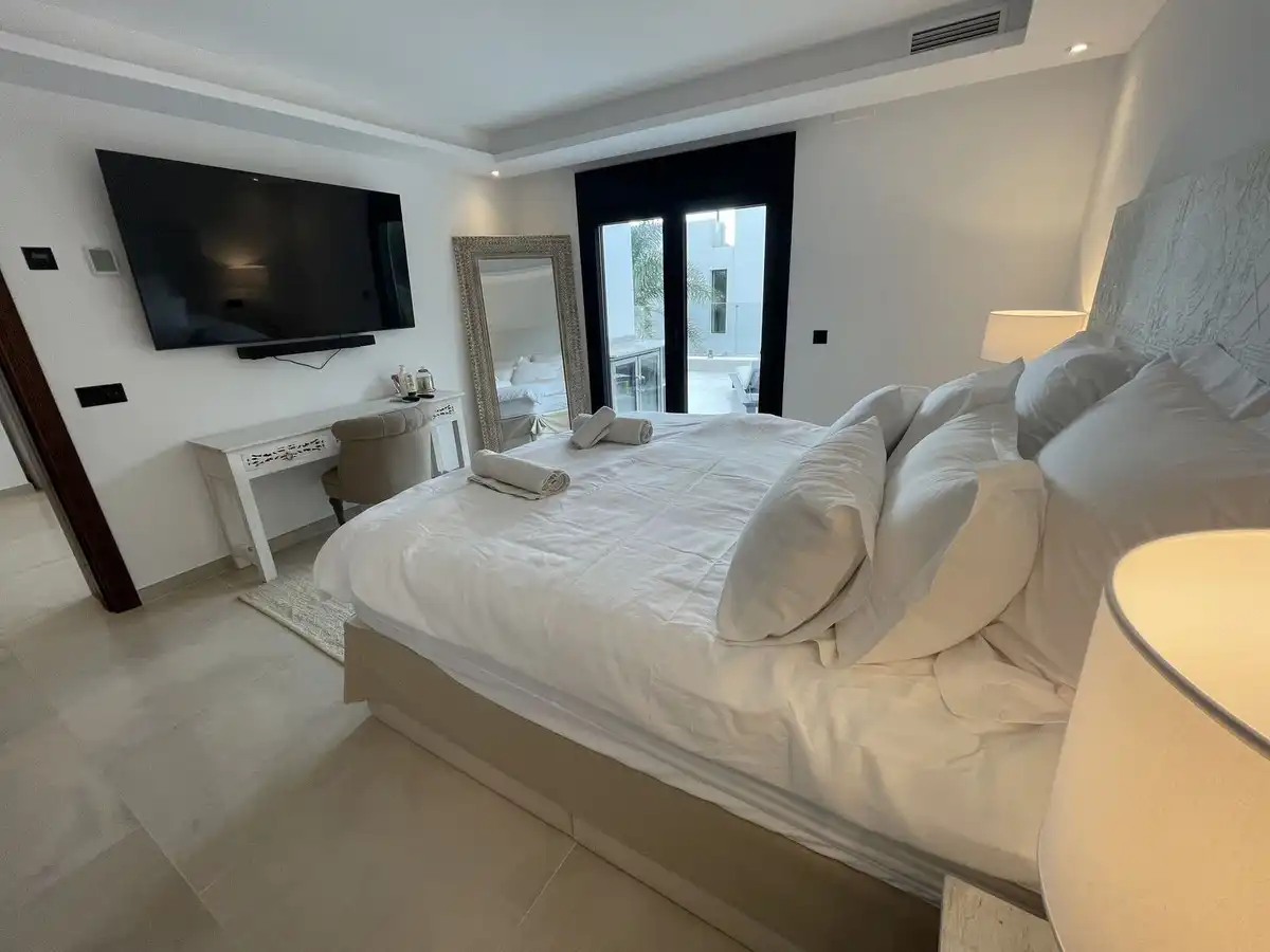 Habitación de Casa o chalet de alquiler en Marbella con Aire acondicionado, Jardín privado y Piscina