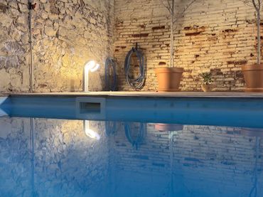 Pis amb piscina en venda a Carrer de Montserrat