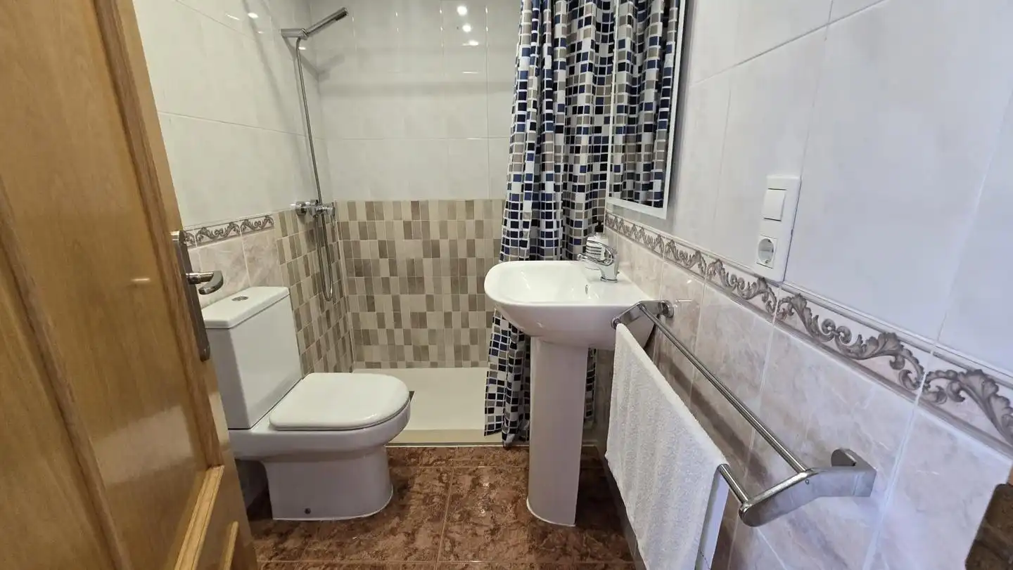 Bathroom of Apartments for rent in Gandia  with Air Conditioner, Terrace and Storage room