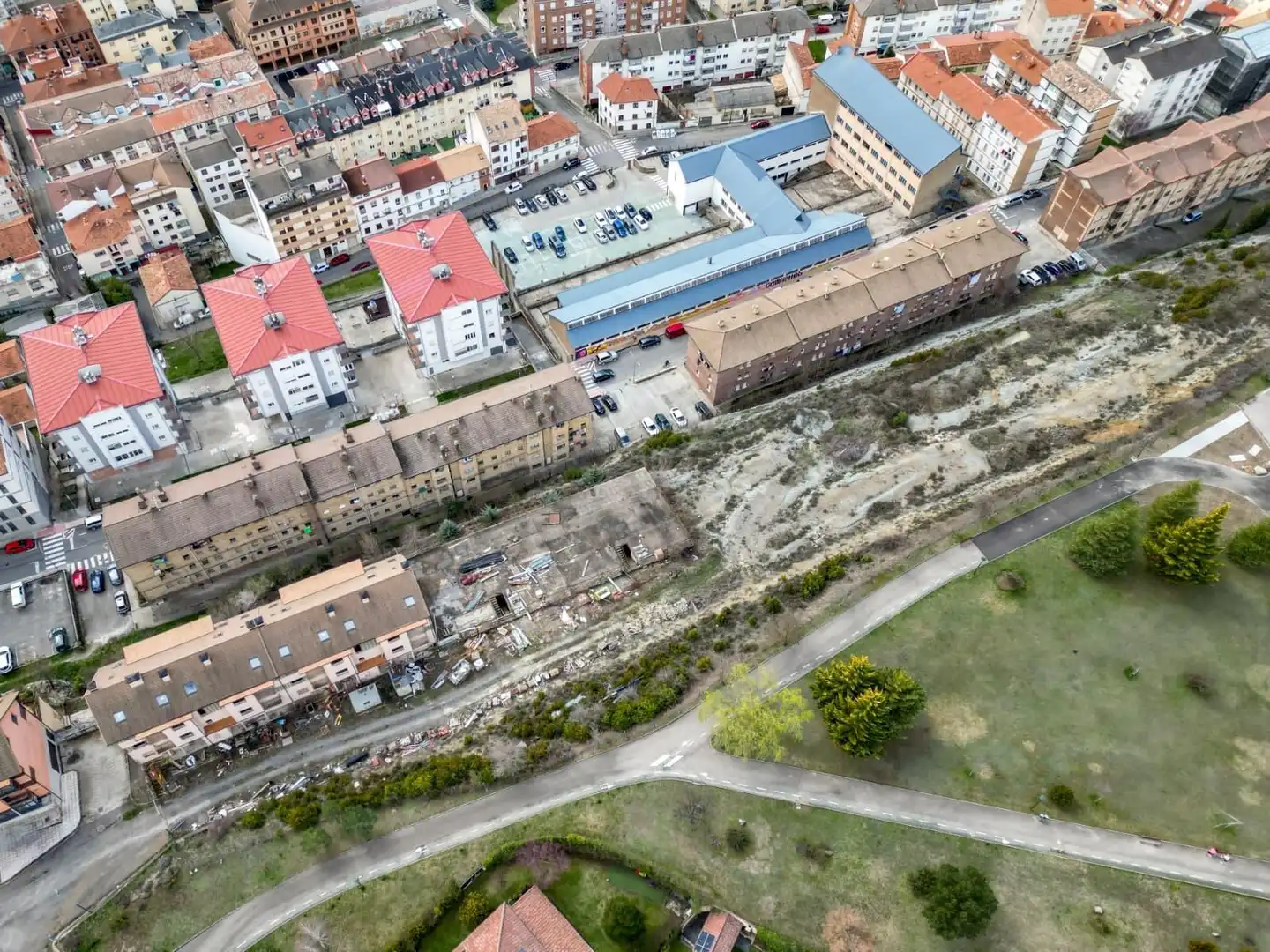 Edificio en venta en Sabiñánigo
