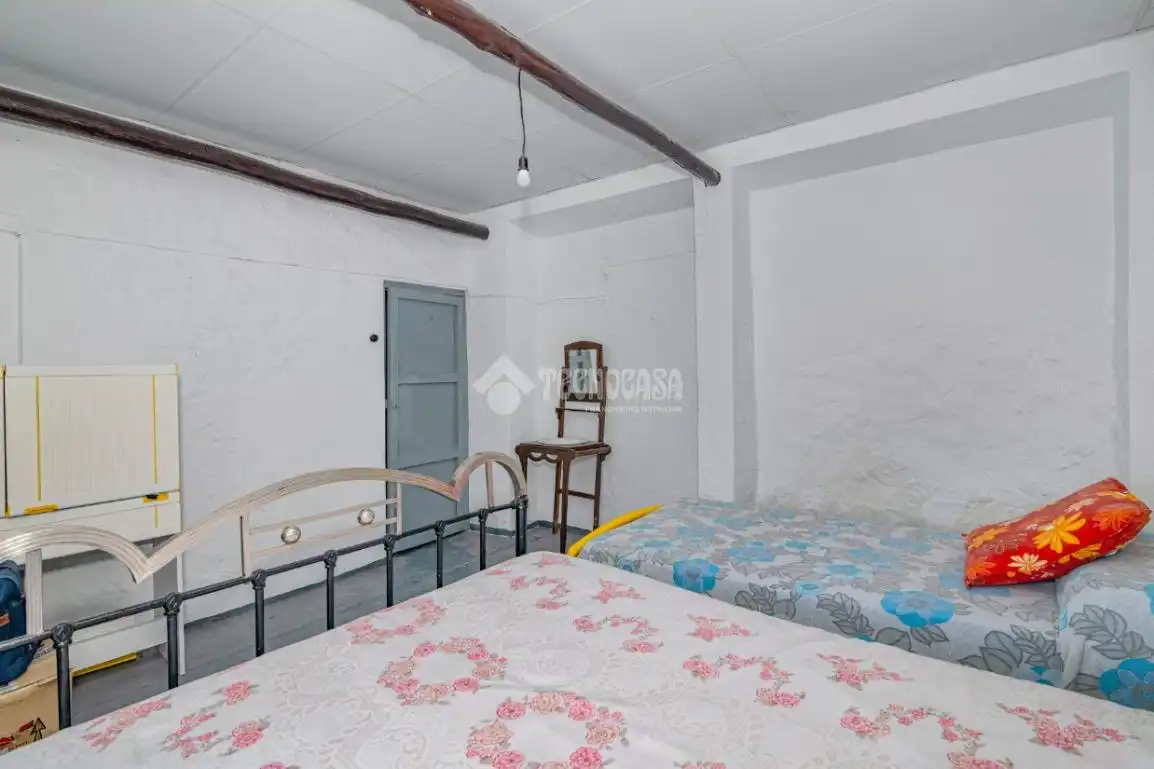 Dormitori de Casa adosada en venda en Loja