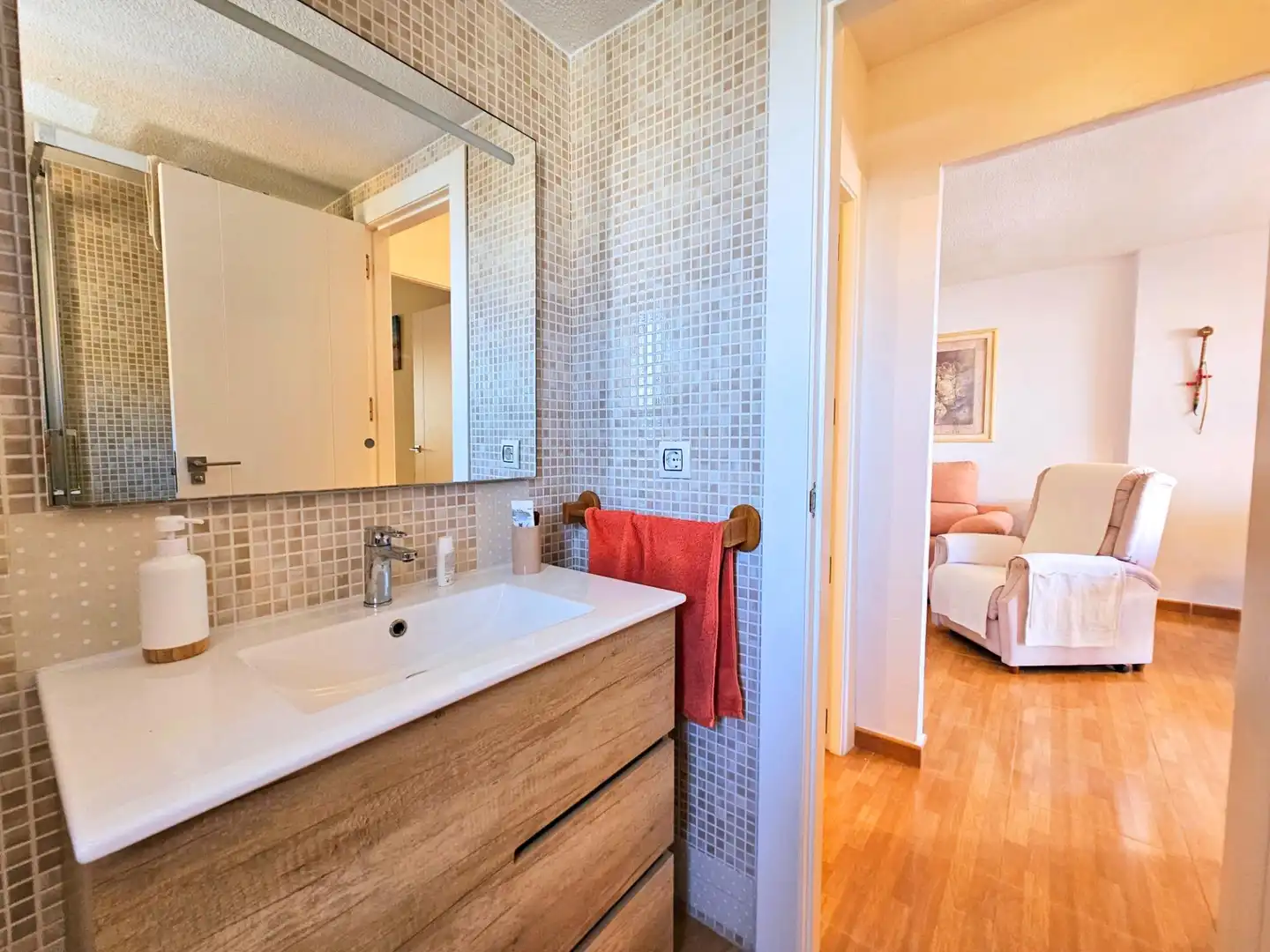 Badezimmer von Wohnung zum Verkauf in La Manga del Mar Menor mit Möbliert, Balkon und Alarm