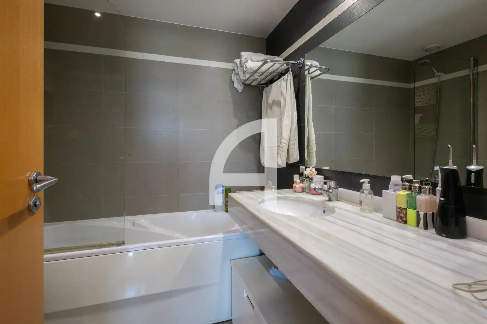 Badezimmer von Dachboden zum Verkauf in Sant Adrià de Besòs mit Klimaanlage, Heizung und Parkett