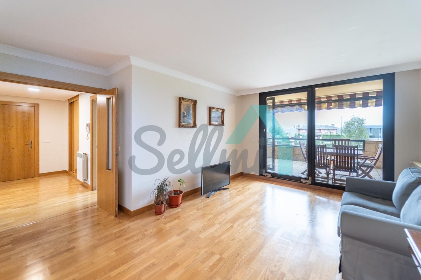 Living room of Flat for sale in Oviedo   with Heating, Parquet flooring and Terrace