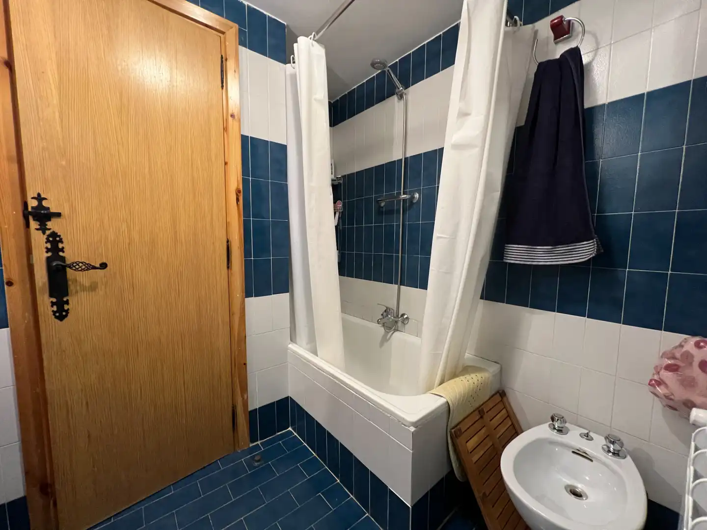 Bathroom of Attic for sale in Jaca  with Terrace and Community pool