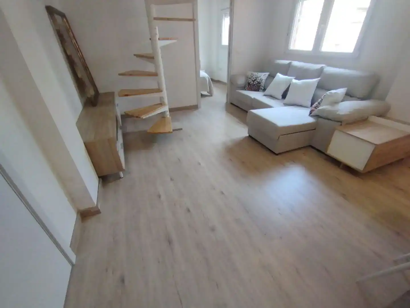 Sala d'estar de Pis en venda en Zaragoza amb Aire condicionat, Jardí privat i Parquet