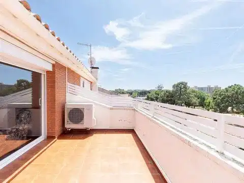 Casa aparellada amb terrassa en venda a Carrer Puigmal, imagen 26