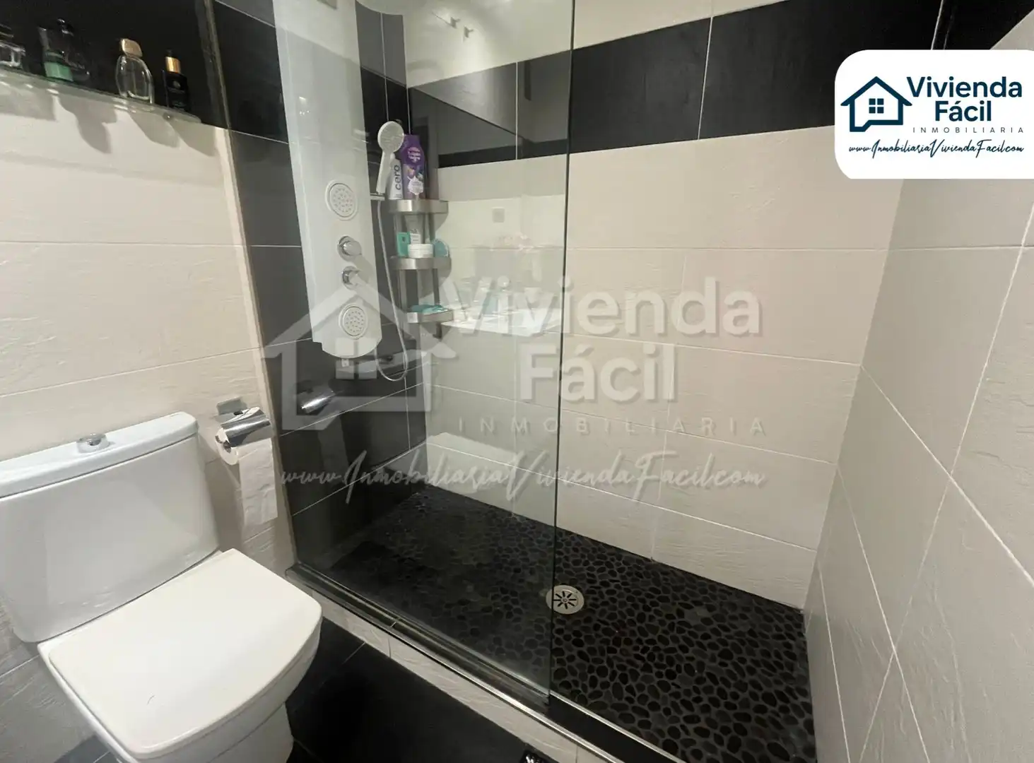 Bathroom of Flat for sale in Alcobendas  with Air Conditioner, Heating and Parquet flooring