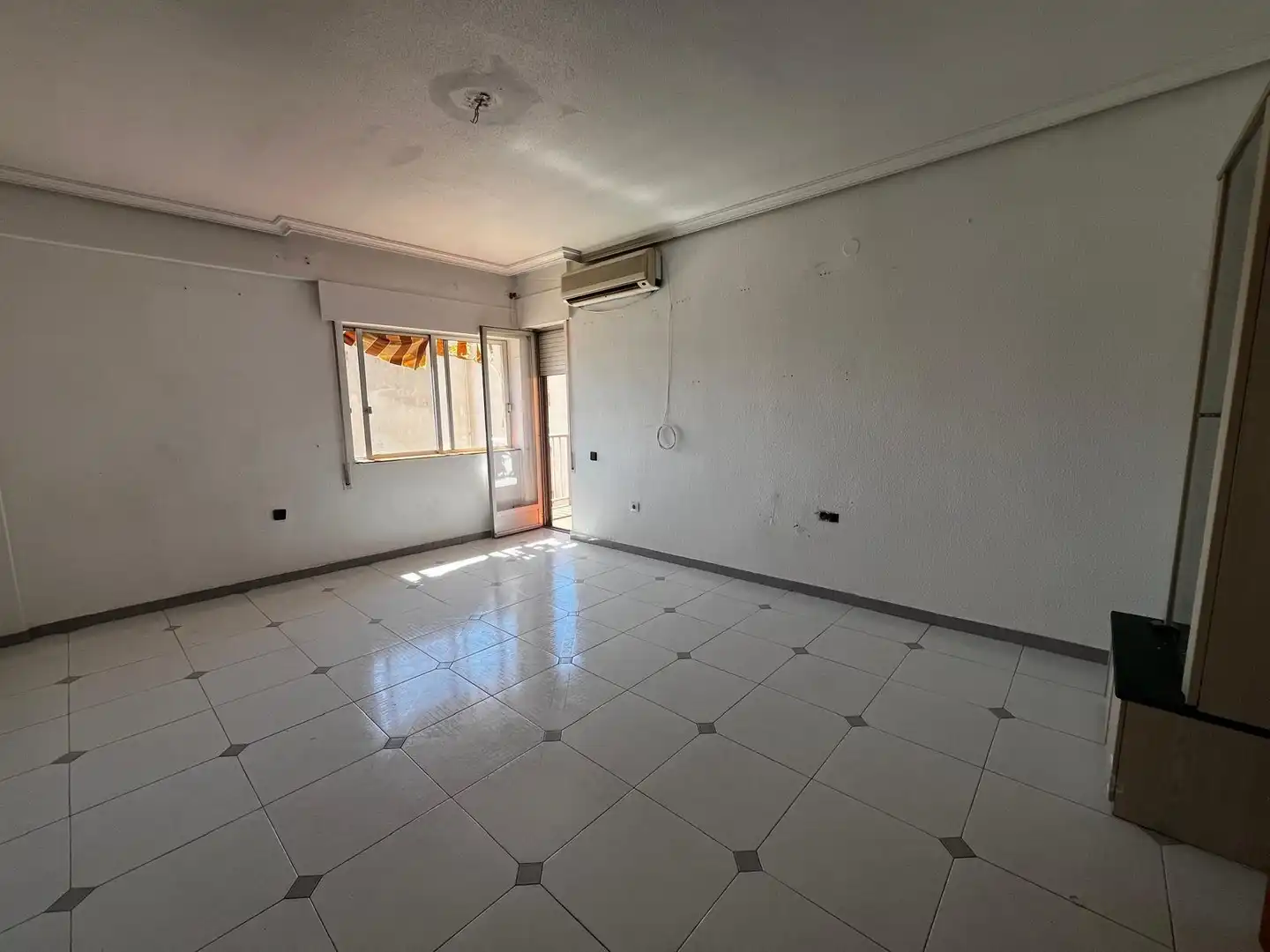 Living room of Flat for sale in Murcia  with Air Conditioner, Terrace and Furnished