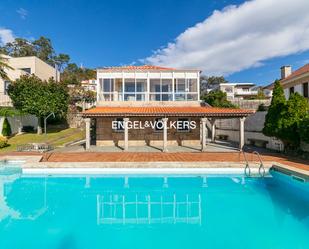 Vista exterior de Casa o xalet en venda en Vigo  amb Piscina