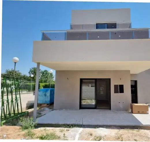 Vista exterior de Casa adosada en venda en Cambrils amb Aire condicionat, Calefacció i Jardí privat