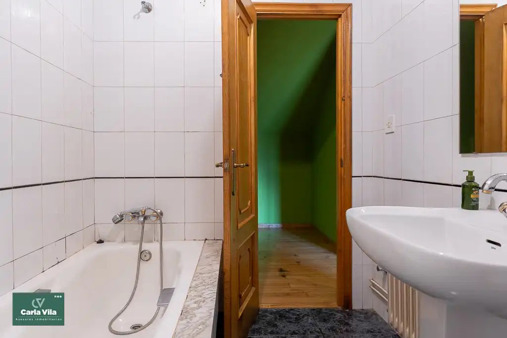 Baño de Casa o chalet en venta en Lugo con Calefacción, Jardín privado y Parquet