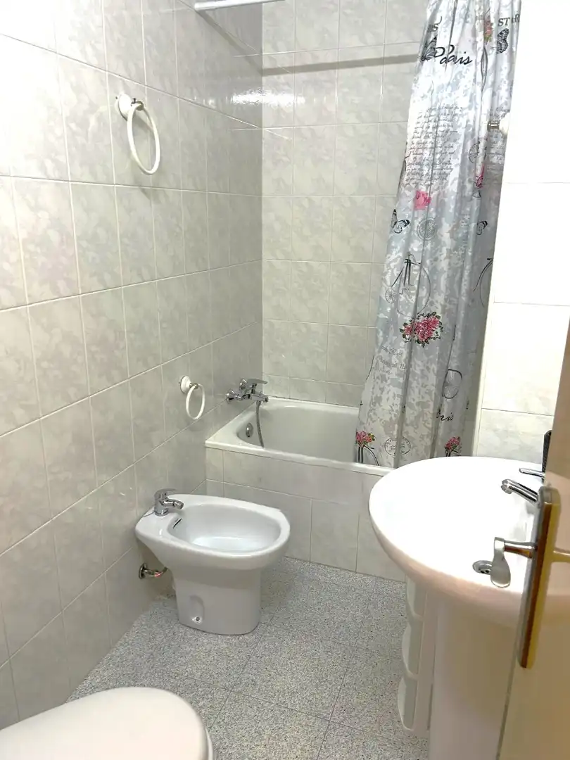 Baño de Piso de alquiler en Murcia con Amueblado, Horno y Lavadora