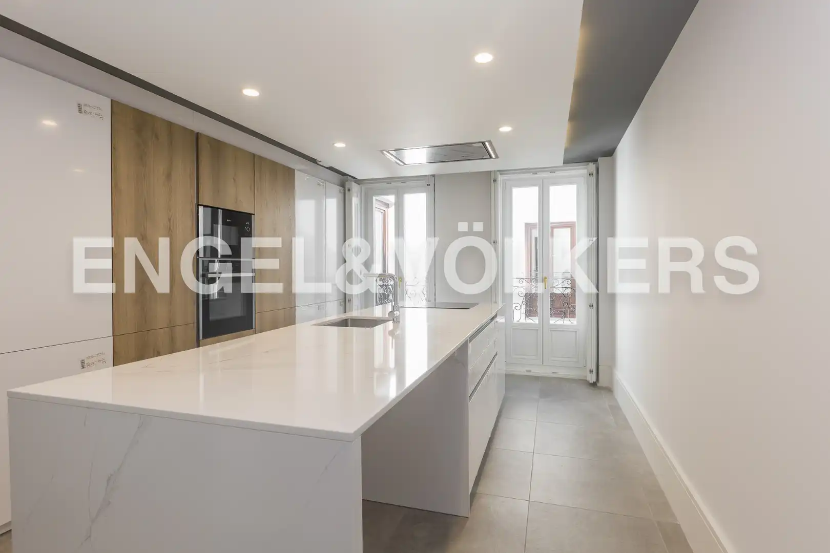 Kitchen of Flat for rent in Madrid  with Air Conditioner, Heating and Storage room