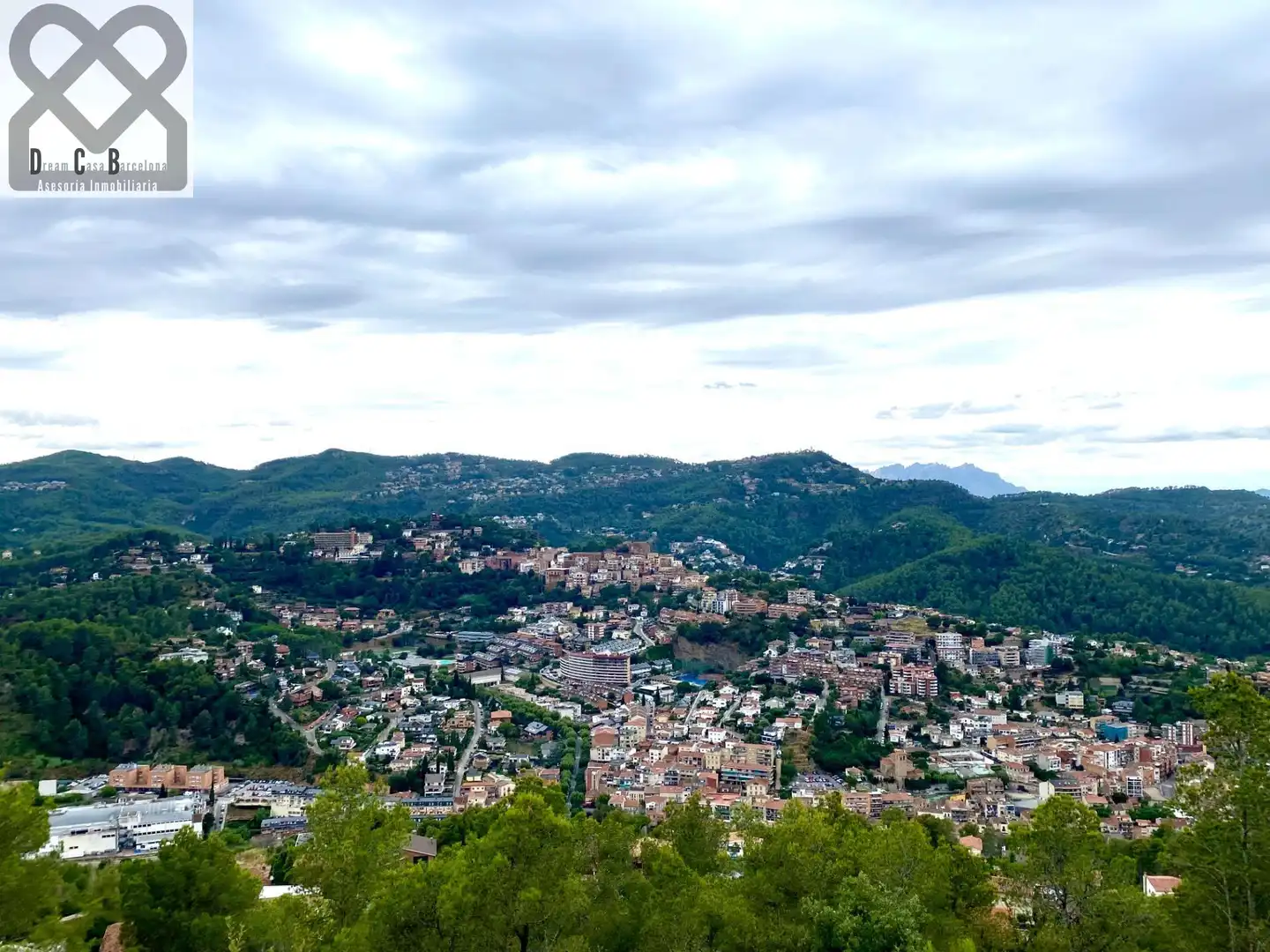Vista exterior de Casa o chalet en venta en Corbera de Llobregat con Calefacción, Jardín privado y Terraza