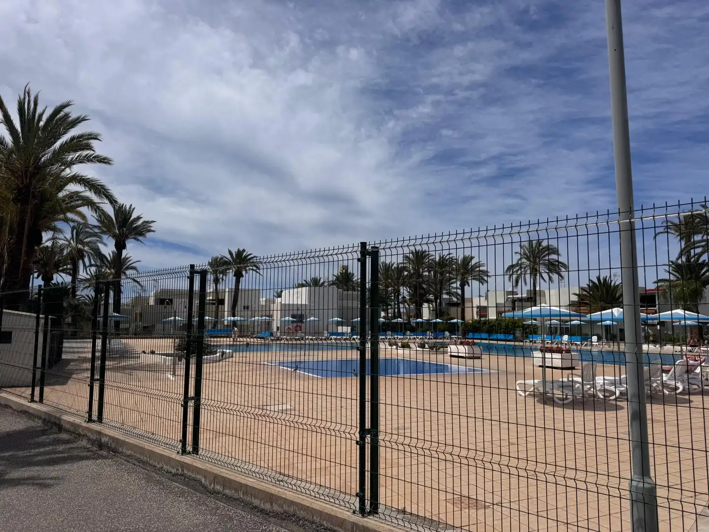 Piscina de Piso en venta en Arona con Jardín privado, Terraza y Amueblado