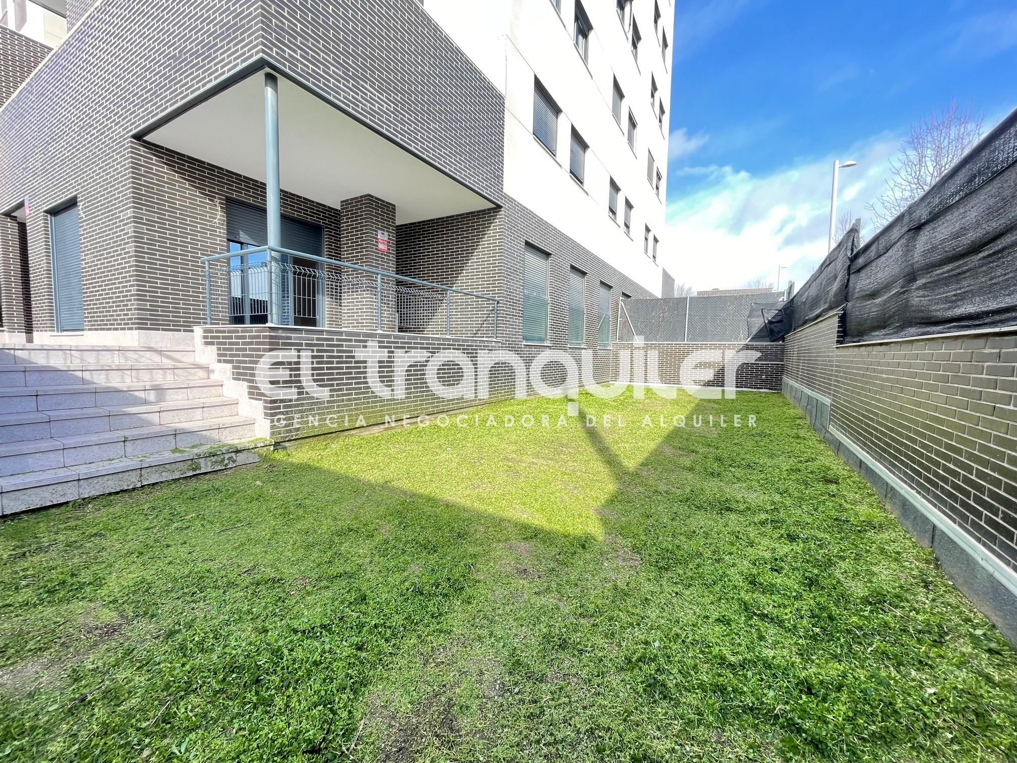 Exterior view of Flat to rent in  Madrid Capital  with Air Conditioner, Terrace and Swimming Pool