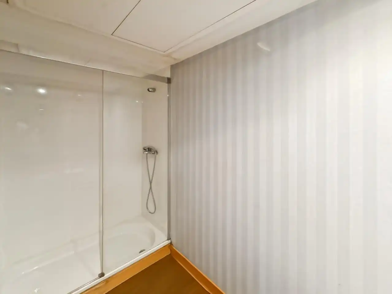 Baño de Piso en venta en Madrid con Aire acondicionado, Calefacción y Piscina comunitaria