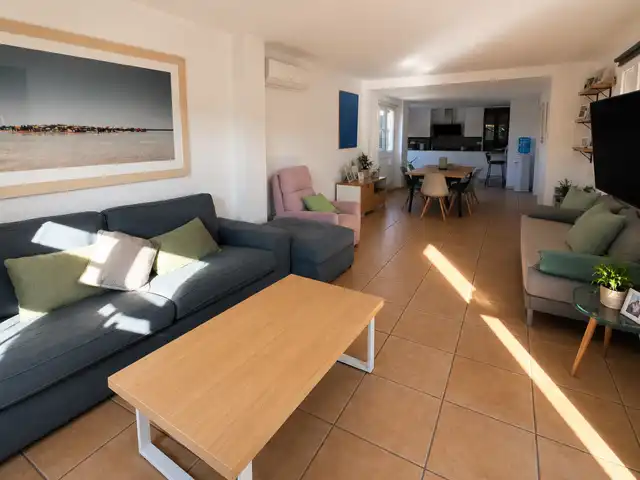 Sala d'estar de Casa adosada en venda en Los Barrios amb Aire condicionat, Jardí privat i Terrassa