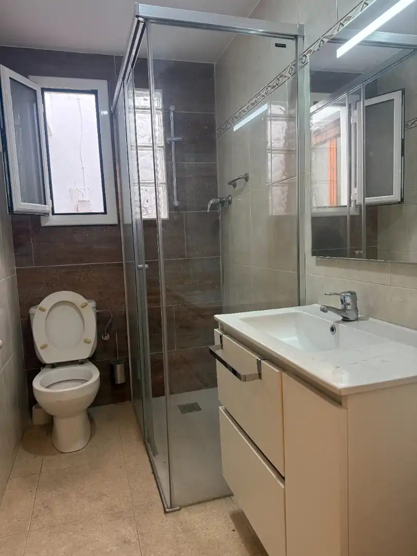 Baño de Casa adosada en venta en Sant Cugat del Vallès con Calefacción, Jardín privado y Terraza
