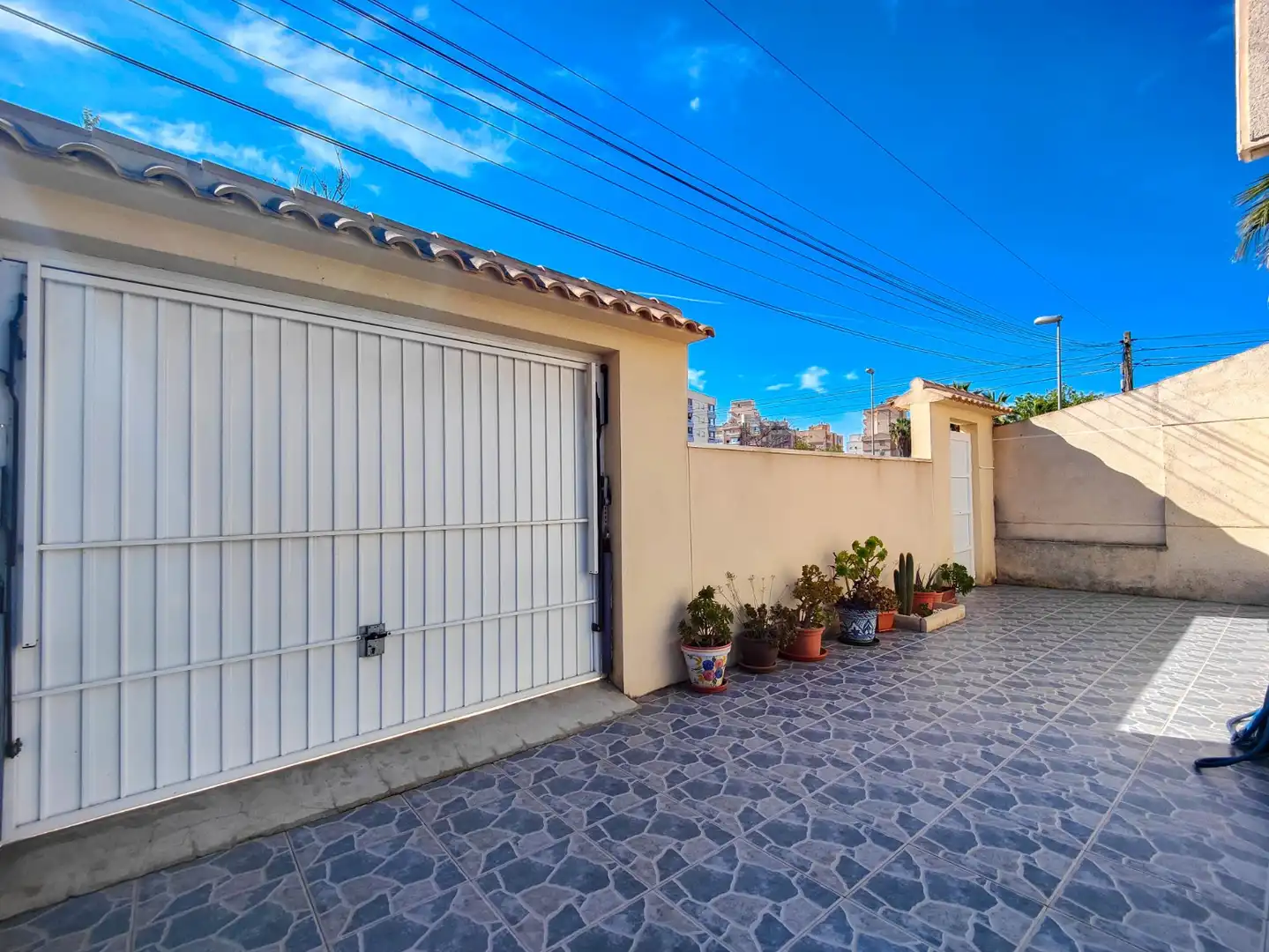 Vista exterior de Casa adosada en venta en Torrevieja con Aire acondicionado, Jardín privado y Terraza