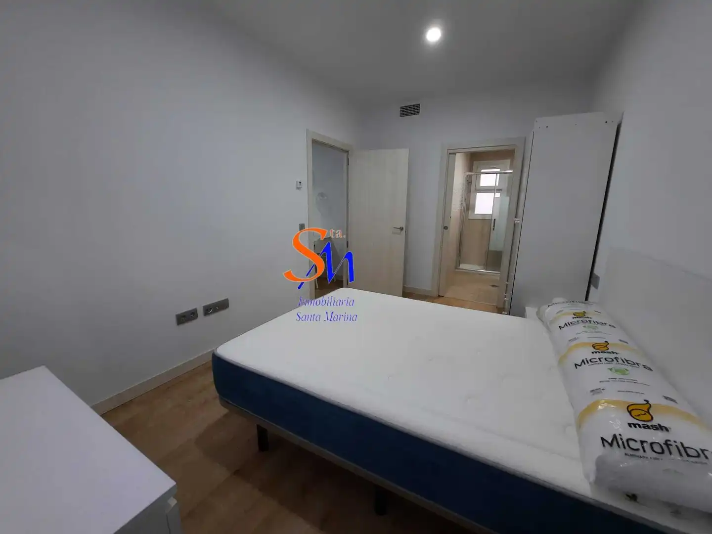 Dormitori de Apartament de lloguer en Badajoz amb Aire condicionat, Calefacció i Moblat