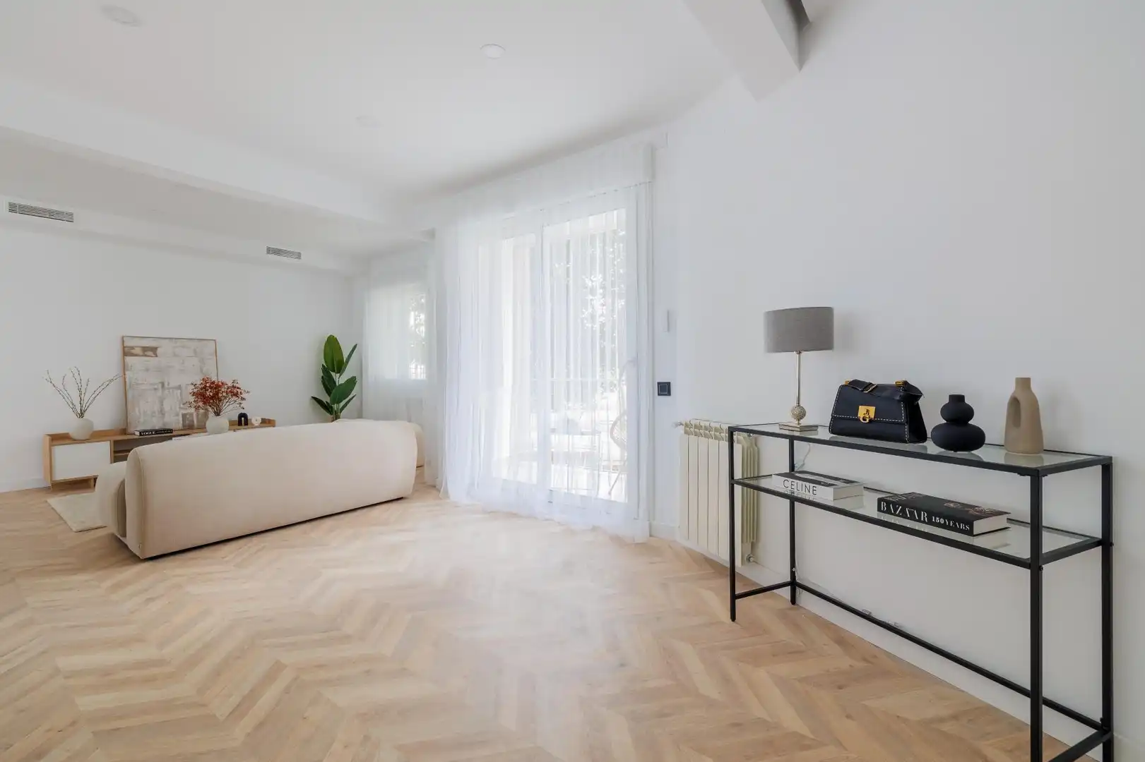Sala d'estar de Apartament en venda en Madrid amb Jardí privat i Terrassa