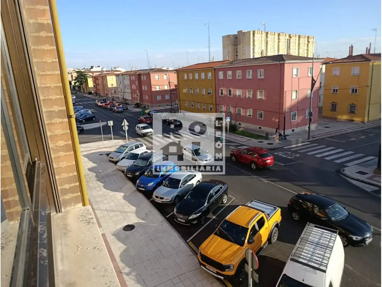 Parking de Piso en venta en León Capital  con Calefacción, Terraza y Trastero