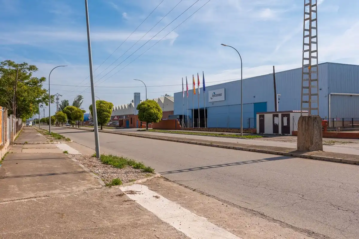 Vista exterior de Terreny industrial en venda en Marchamalo