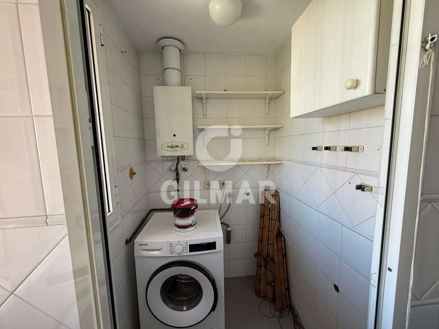 Küche von Wohnung zur Miete in Sevilla mit Klimaanlage, Ofen und Waschmaschine