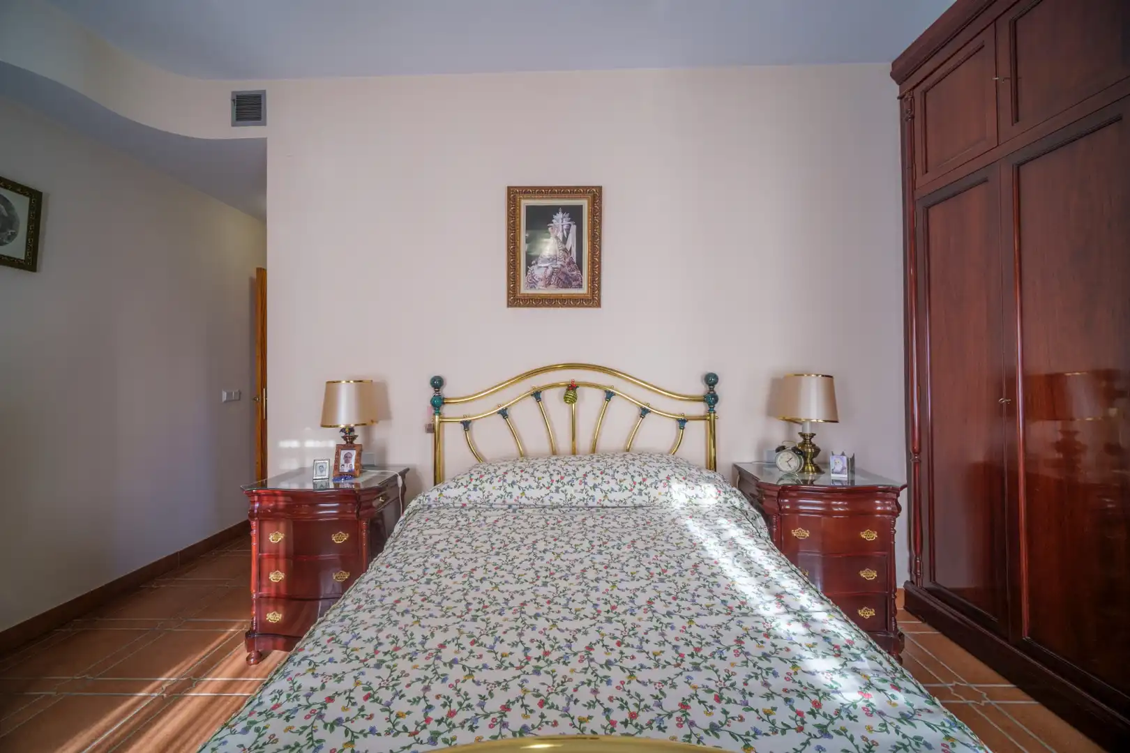 Dormitori de Casa o xalet en venda en Montequinto amb Jardí privat, Terrassa i Moblat