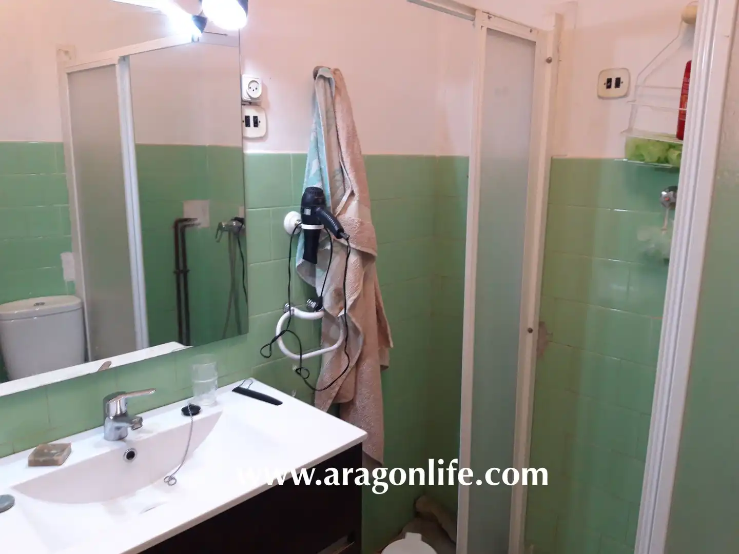 Bathroom of Houses for sale in Fabara  with Storage room, Furnished and Oven