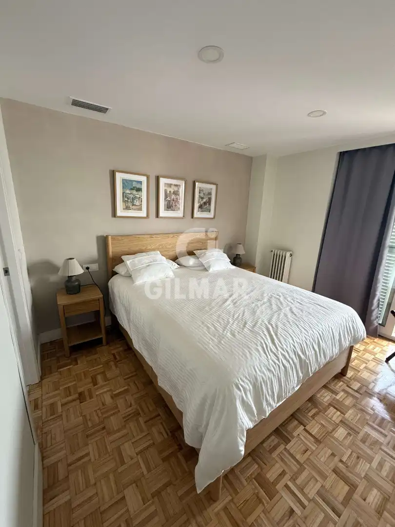 Bedroom of Flat for rent in Sevilla  with Air Conditioner, Heating and Parquet flooring