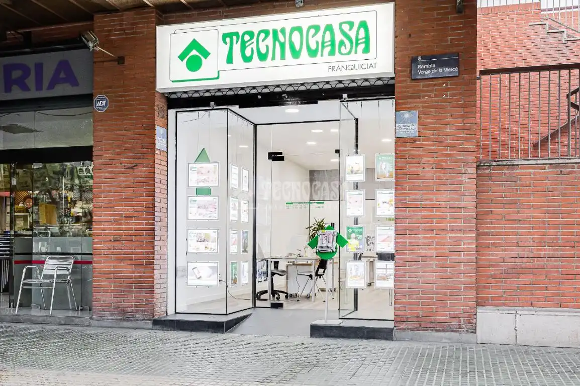 Local de lloguer en Esplugues de Llobregat amb Aire condicionat