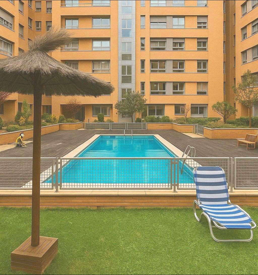Piscina de Pis en venda en  Madrid Capital amb Aire condicionat, Calefacció i Traster