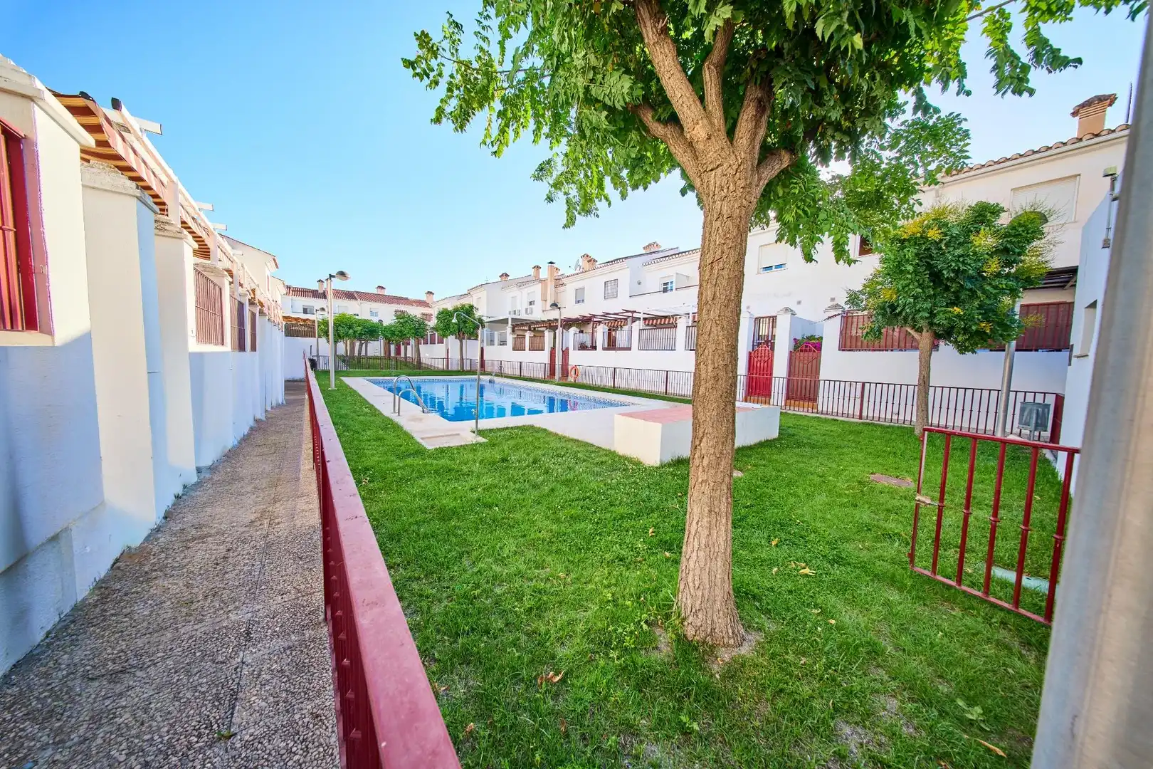 Piscina de Casa adosada en venda en Ogíjares amb Calefacció, Jardí privat i Parquet