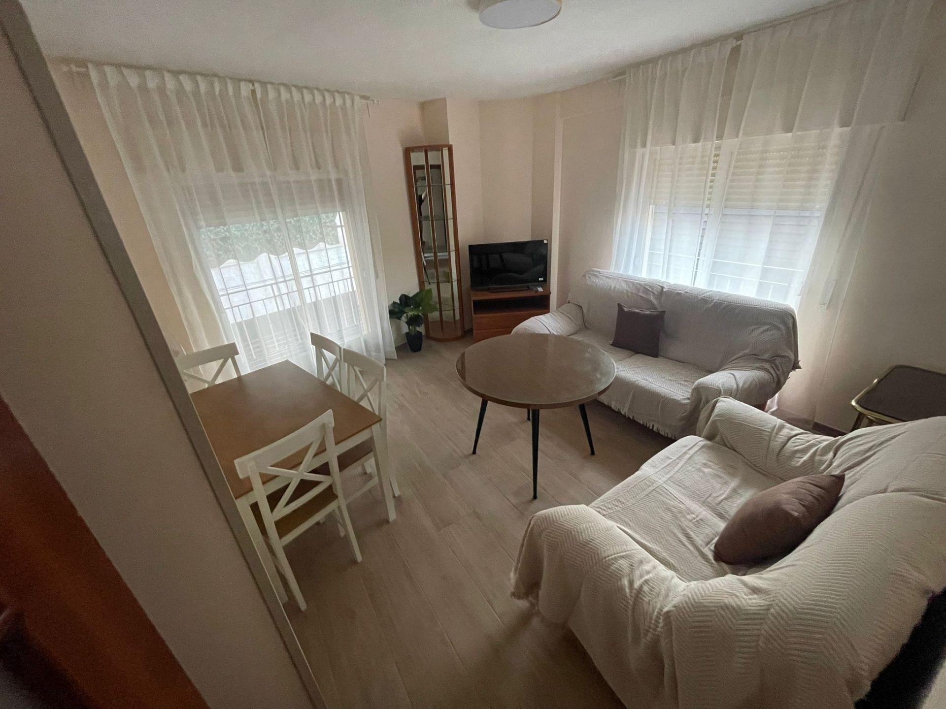 Bedroom of Flat to rent in  Granada Capital  with Air Conditioner, Furnished and Balcony