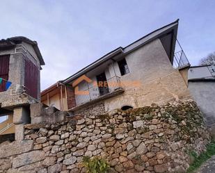 Vista exterior de Casa o xalet en venda en San Amaro amb Balcó