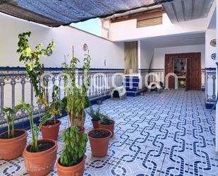 Vista exterior de Casa adosada en venda en Chiva amb Aire condicionat i Terrassa