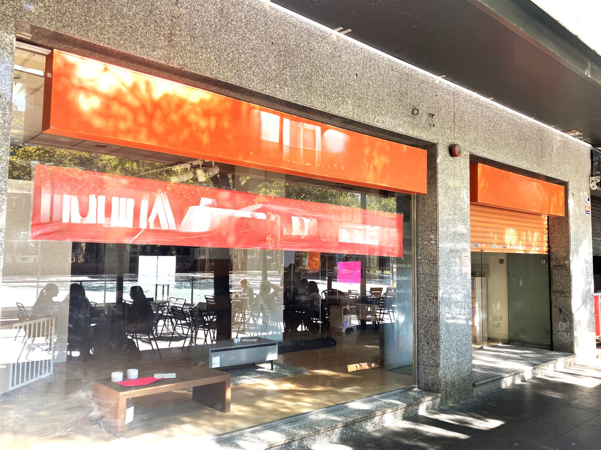 Local en venda en Sant Adrià de Besòs amb Parquet i Alarma