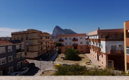 Vista exterior de Àtic en venda en La Línea de la Concepción amb Balcó