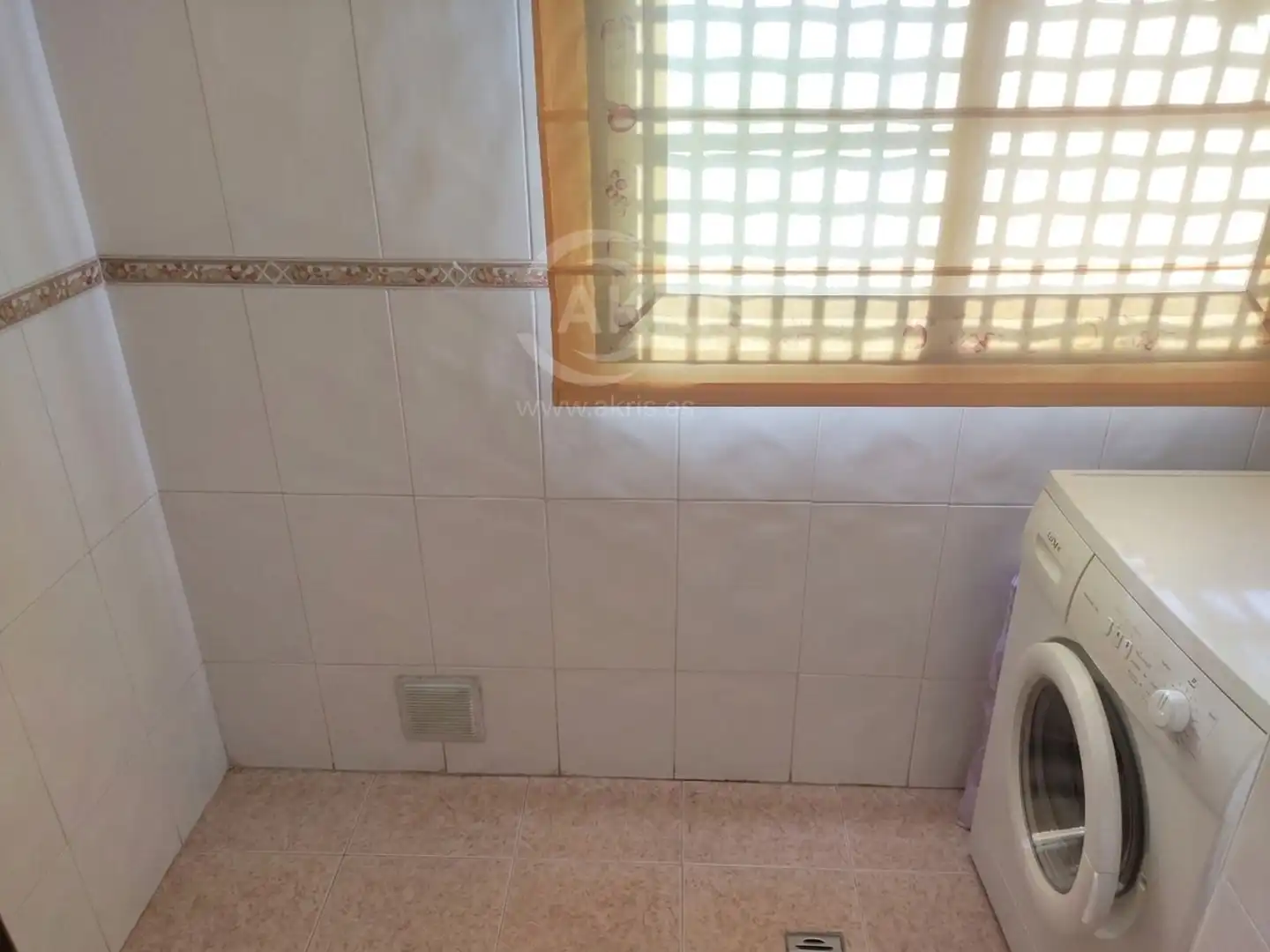 Bathroom of Flat for rent in Toledo  with Air Conditioner, Heating and Furnished