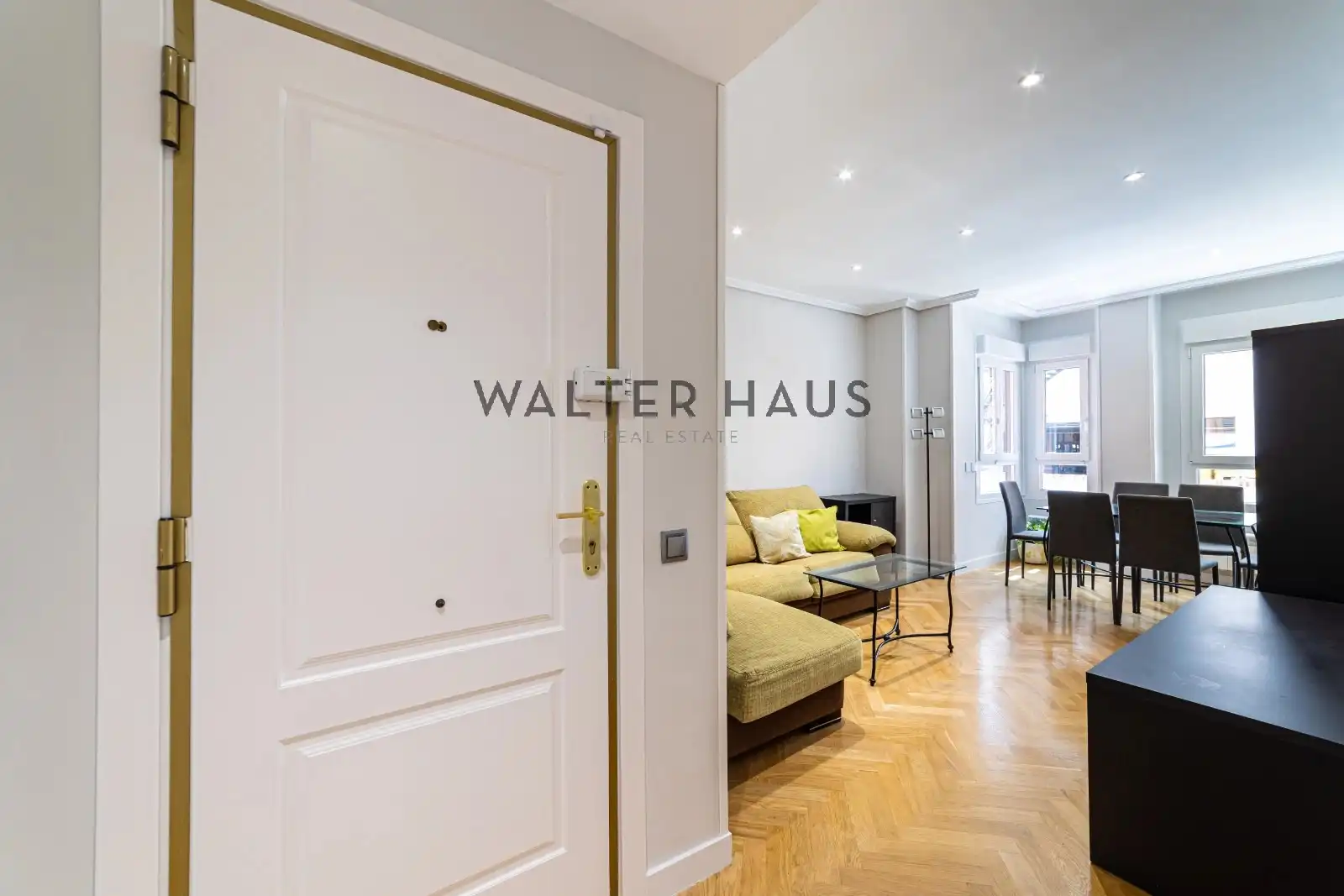 Flat for sale in Madrid  with Air Conditioner, Heating and Storage room