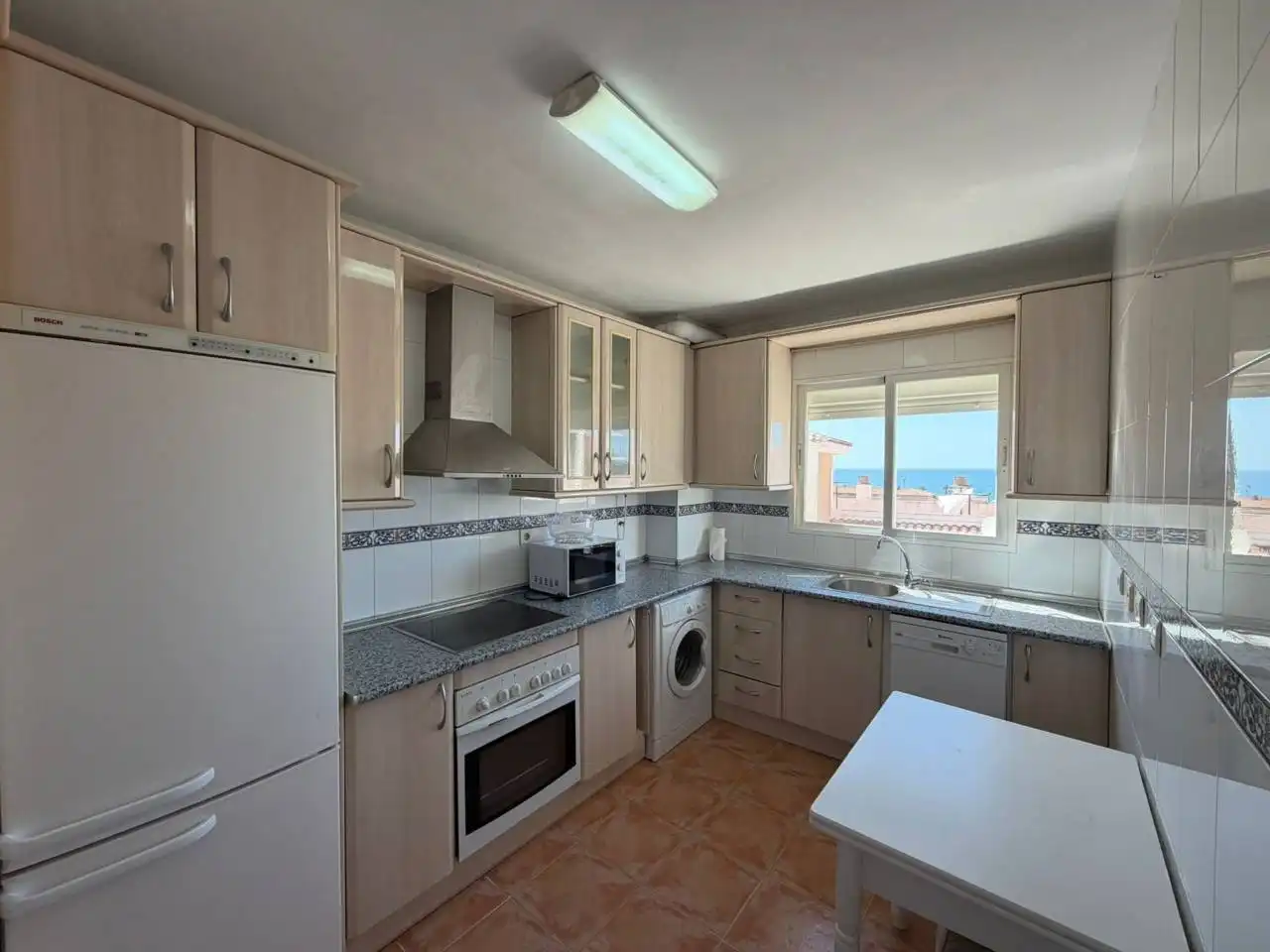 Cocina de Ático de alquiler en Rincón de la Victoria con Terraza, Amueblado y Piscina comunitaria
