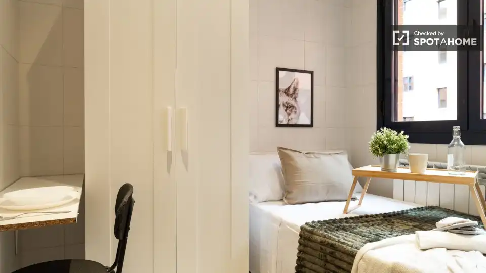 Habitación de Piso para compartir en Madrid con Aire acondicionado, Calefacción y Amueblado
