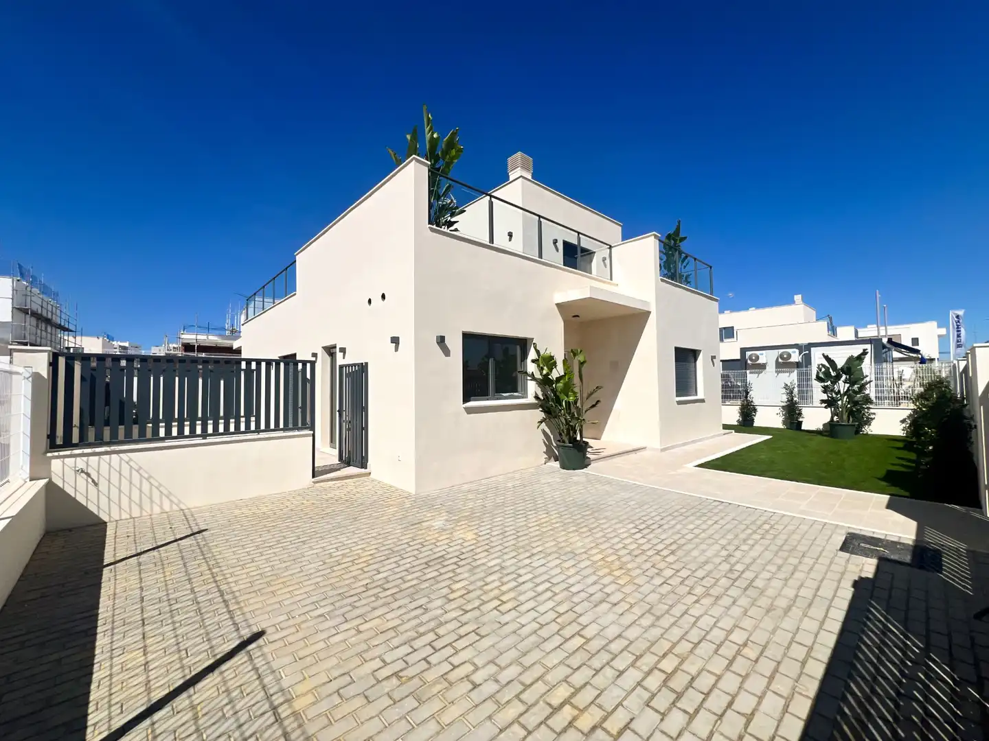 Chalet con piscina en venta en Manuel Ríos Moreno 2, imagen 2