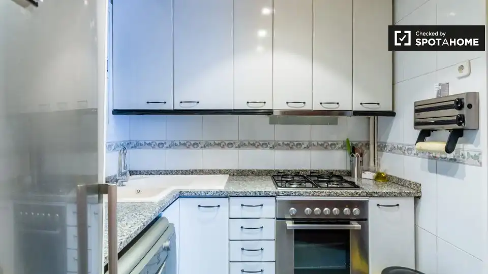 Cocina de Piso para compartir en Barcelona con Aire acondicionado, Calefacción y Amueblado
