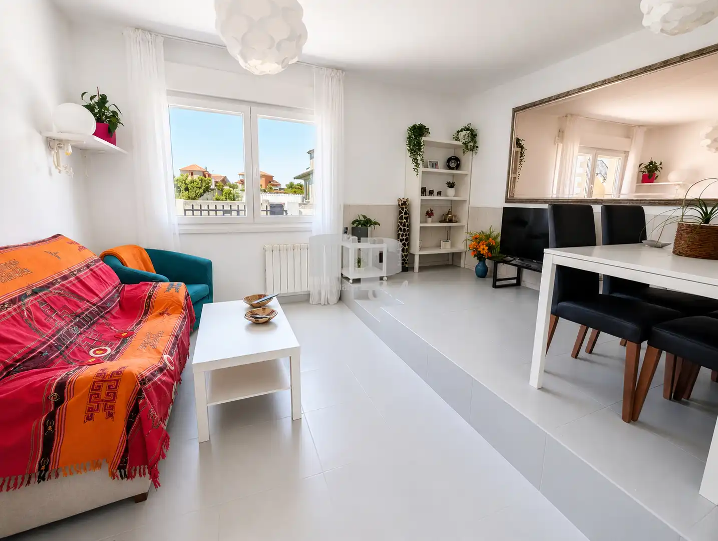 Sala d'estar de Casa o xalet en venda en Cangas  amb Calefacció, Jardí privat i Parquet